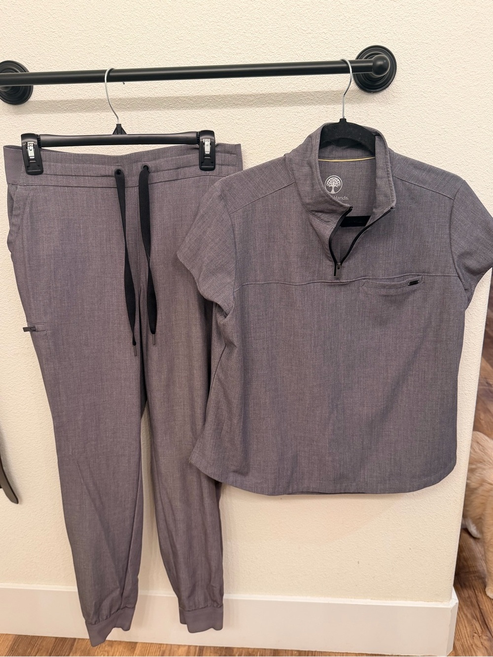 Women’s Healing Hands Quest Scrub Set